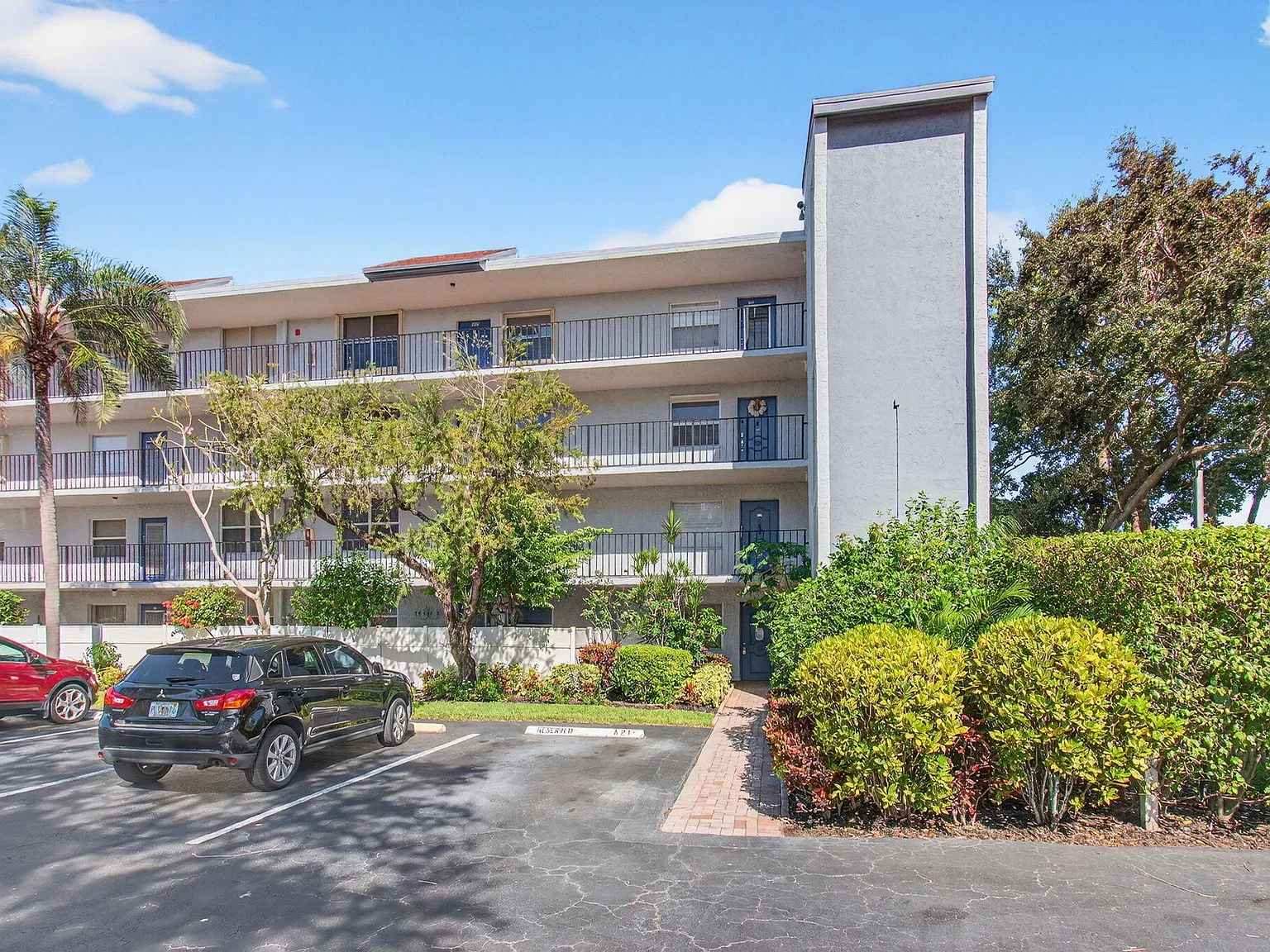 2 bed, 2.0 bath, 1044 sqft, $1,750 — Photo 1