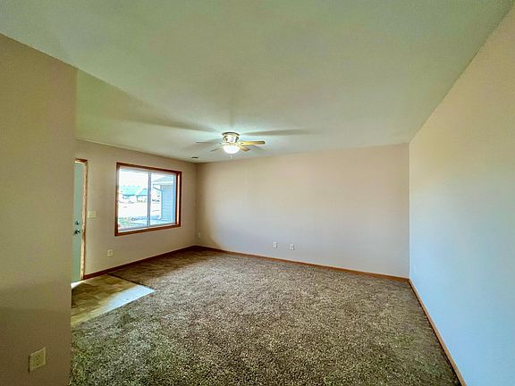 4th image of 1143 Hidden Ln