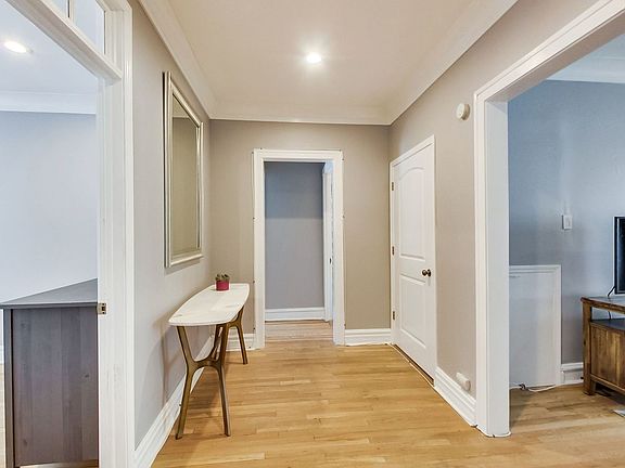 3rd image of 1304 W Waveland Ave #1W