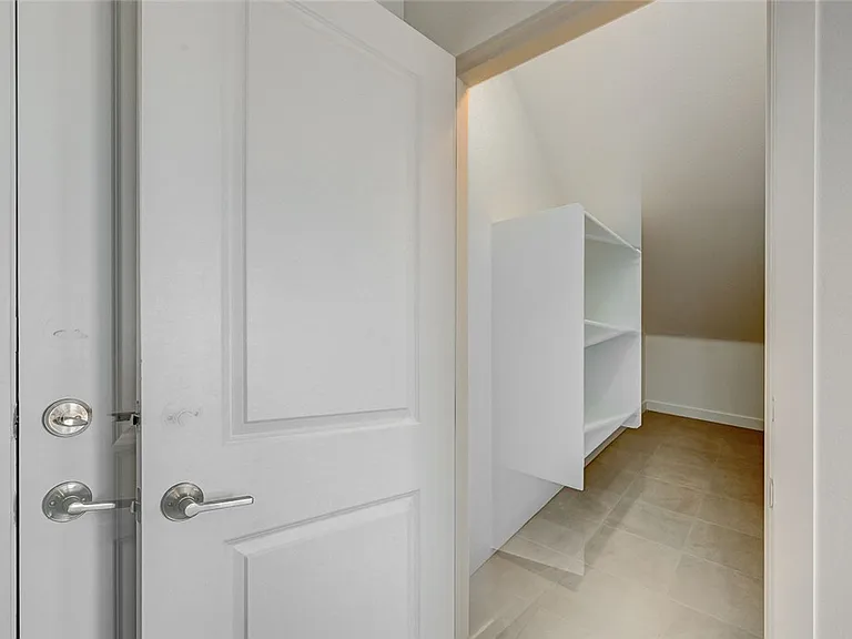 324 Lupton Ave — Photo 23