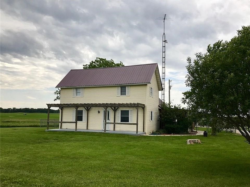 Front View Home on @ 8 Acres