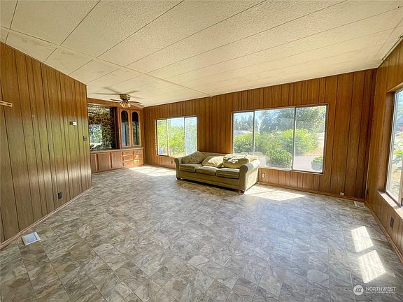 2nd image of 646 Ellinor Ave