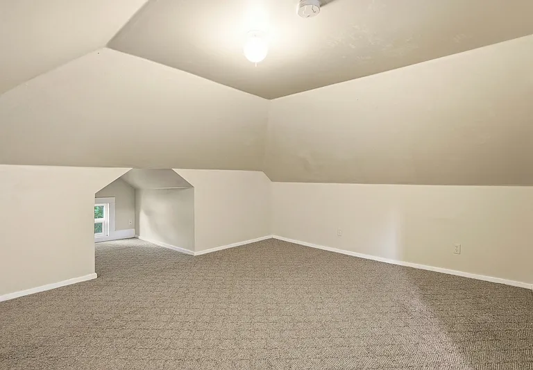 1011 E Augusta Ave — Photo 22