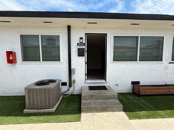 2nd image of 10511 S Inglewood Ave #1/4