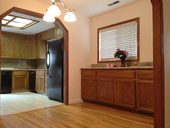 5th image of 842 Sunlite Dr