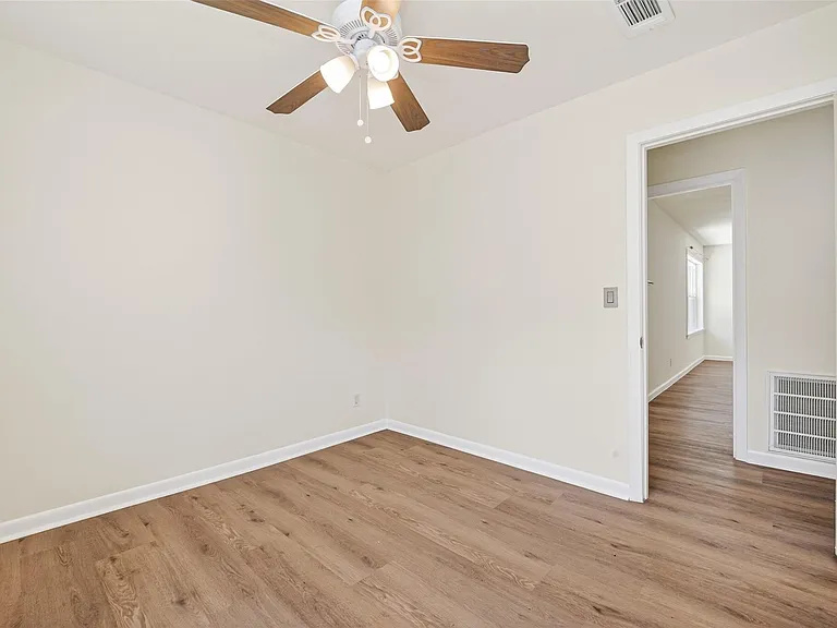7950 Longridge Dr — Photo 44
