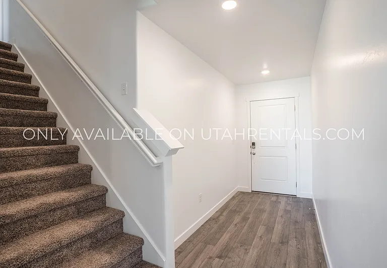 1864 S 460 W — Photo 5