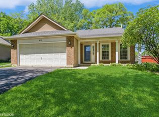 618 Hampton Cir, Elgin, IL 60120