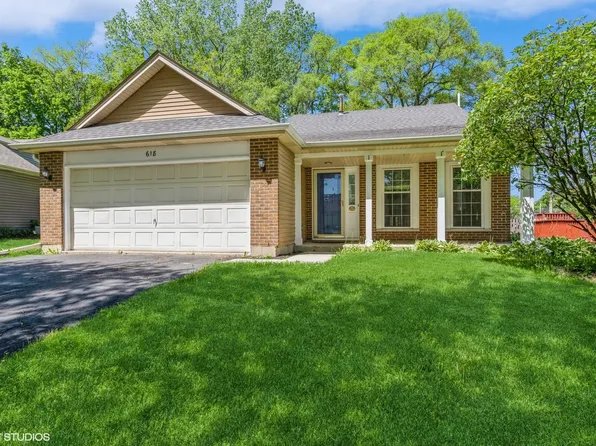 618 Hampton Cir, Elgin, IL 60120