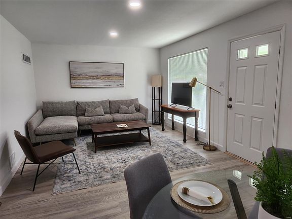 5th image of 229 McAlpine Dr
