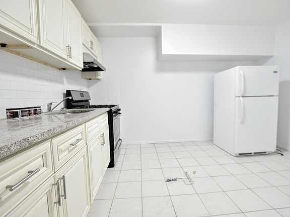 3rd image of 2583 38th St