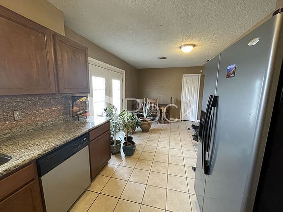4th image of 8716 S Hillcrest Dr