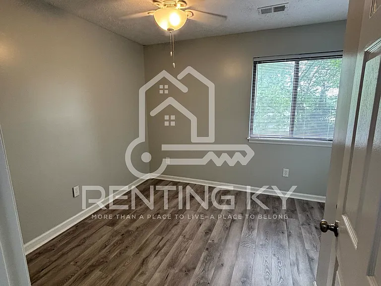 120-122 Nave Pl — Photo 14