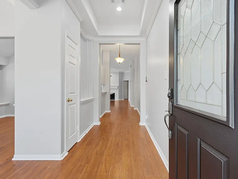 18 Mulberry Glen Pl — Photo 5