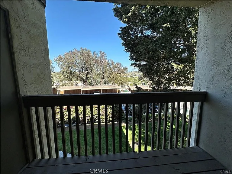 432 Edgehill Ln — Photo 5