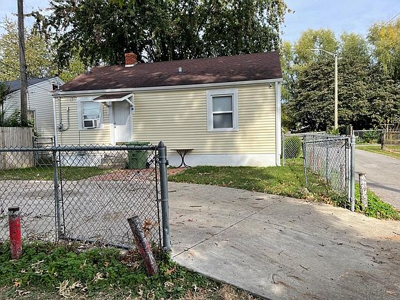 2nd image of 1612 Manor Ct