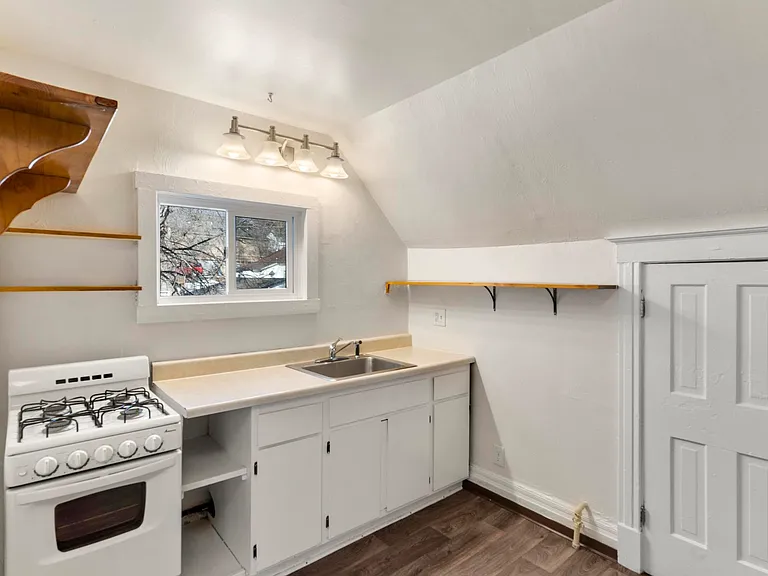 32 N Chestnut St #103 — Photo 3