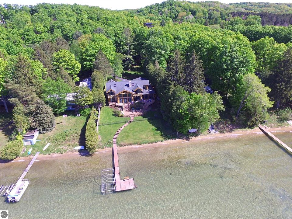 8946 S Dunns Farm Rd, Maple City, MI 49664 Zillow