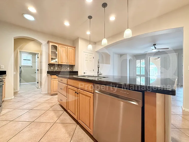 2848 E Fandango Dr — Photo 4