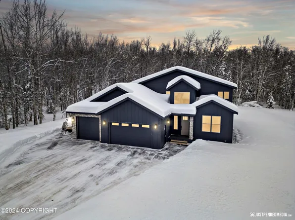 2035 S Laurie Meadows Dr, Wasilla, AK 99623