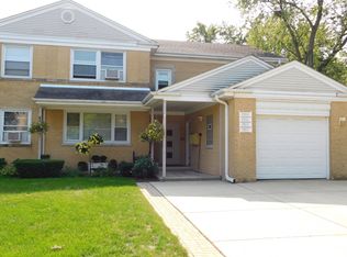 1909 Dewes St, Glenview, IL