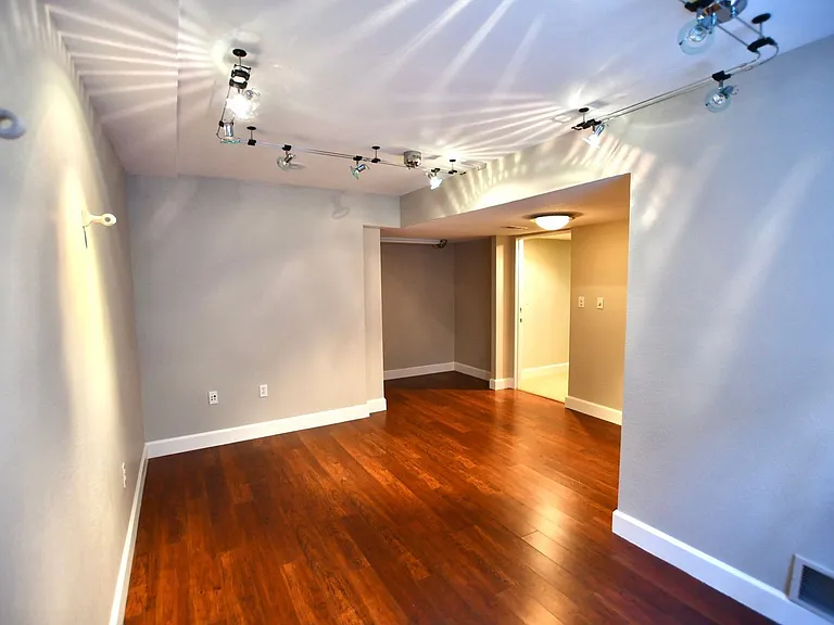 2740 Wabash St — Photo 16