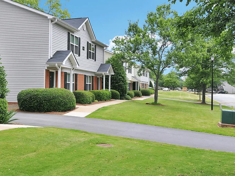 Villas at Lakewood Apartment Homes — Photo 4