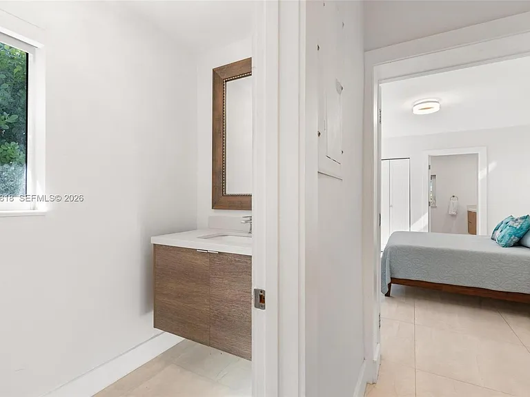 1014 Jefferson St — Photo 27