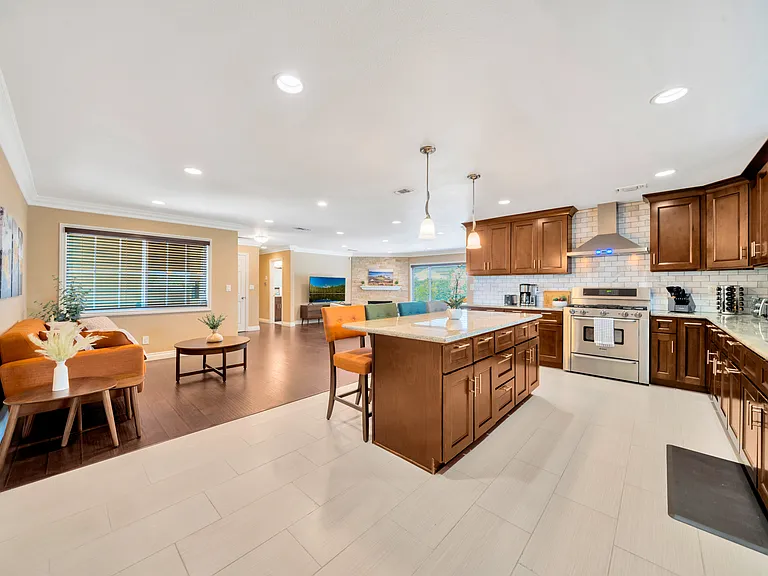 13341 Cromwell Dr — Photo 1