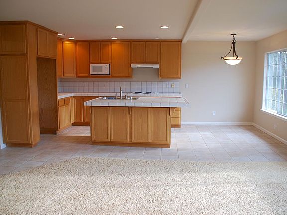 Updated kitchen with oak cabnets