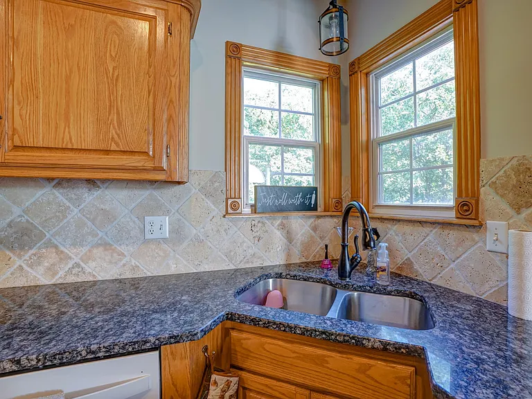 569 Crabapple Ln — Photo 9
