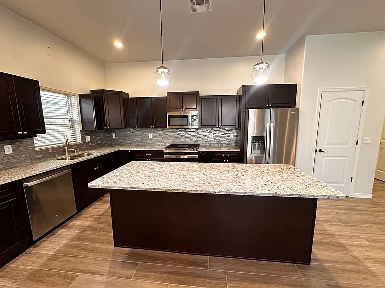 118 Scotland Ct — Photo 19