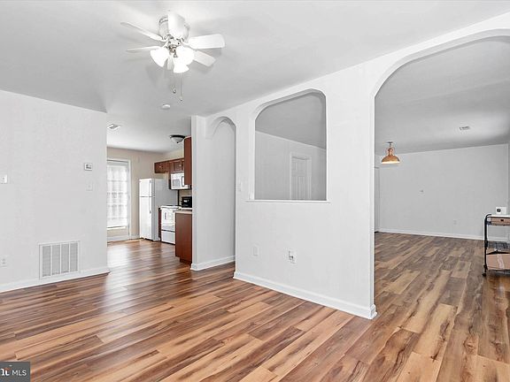 4th image of 25 Bach Dr