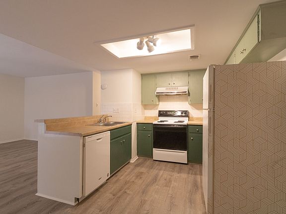 5th image of 2305 Montclaire St