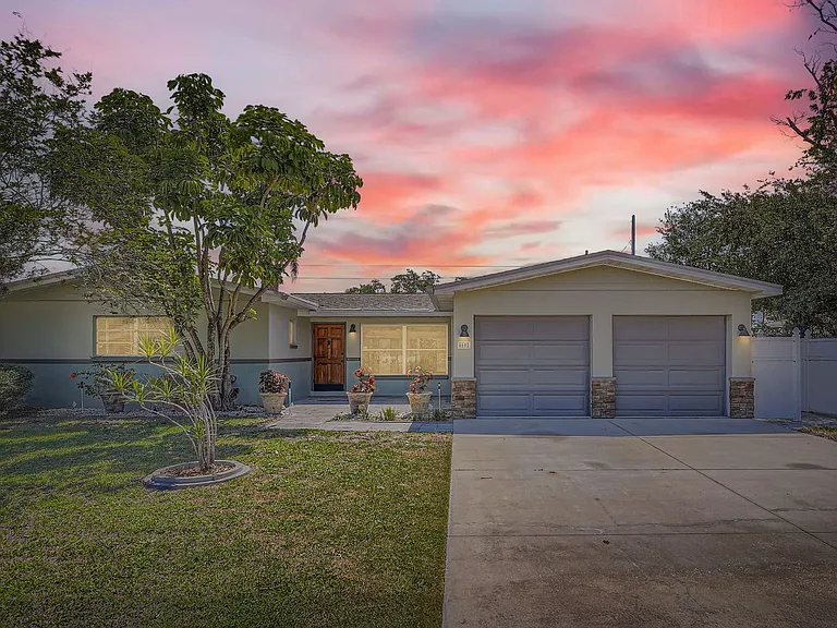 4608 S Shamrock Rd — Photo 3