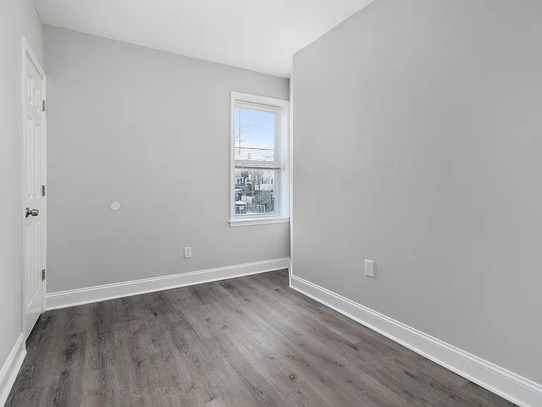 1150 17th St NE — Photo 9