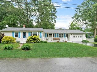 16 Pequot Trl, East Greenwich, RI 02818