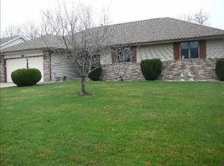 431 Cambridge Dr, Medina, OH 44256