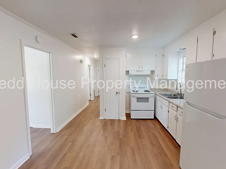 502 Fitzsimmons St — Photo 8