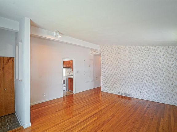 3rd image of 3541 Blocker Dr