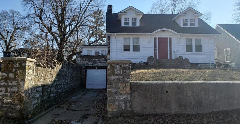 1st image of 2031 Oakland Ave
