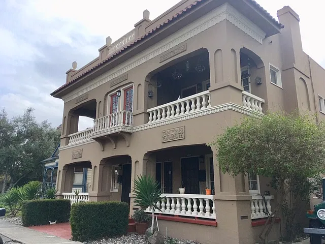 1120 Alhambra Ave