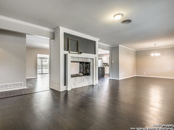 4th image of 302 Oak Glen Dr