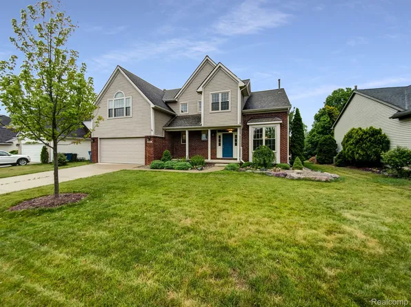 3198 Honeysuckle Dr, Ann Arbor, MI 48103