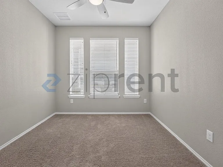 536 Ayinger Ln — Photo 10