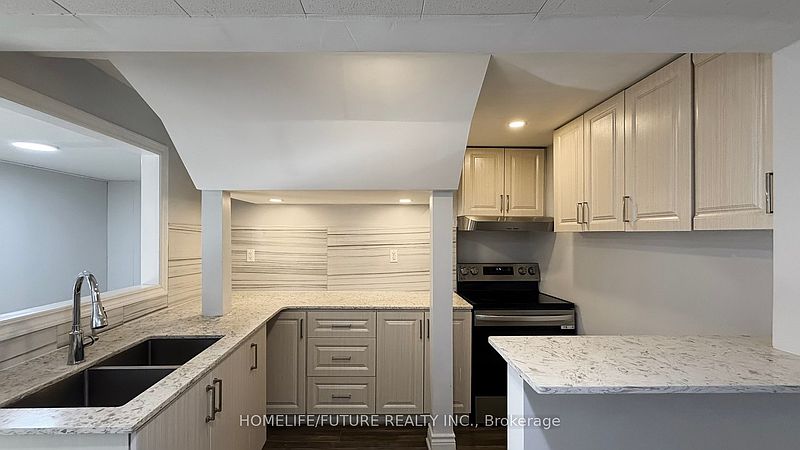Toronto House for rent - 5 Bedrooms — photo 28
