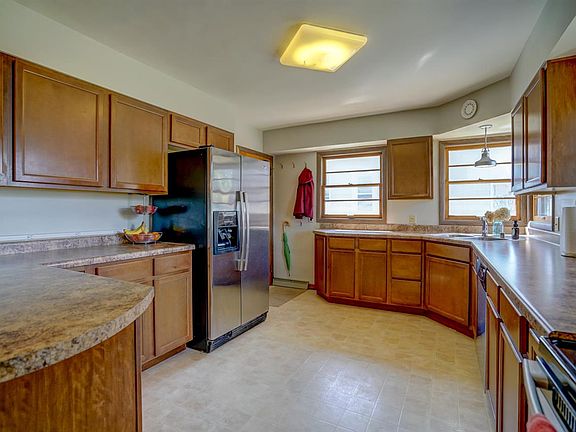 3rd image of 210 Westlawn Ave