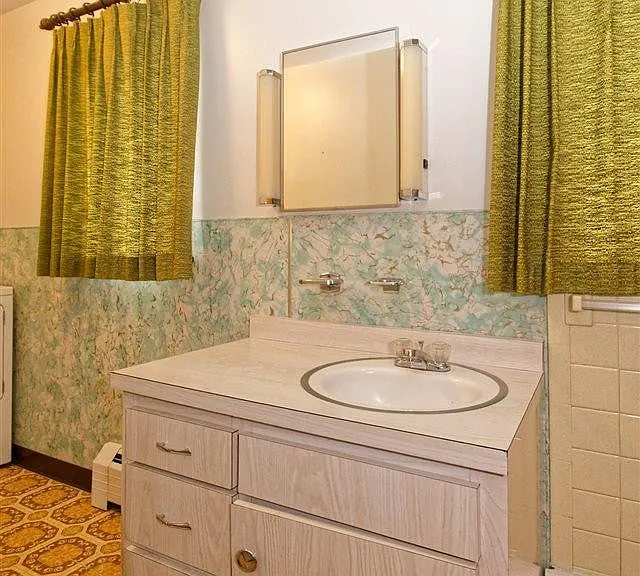 10 Alfred Dr E — Photo 16