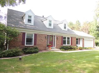 1129 Murray Ln E, Hubertus, WI 53033