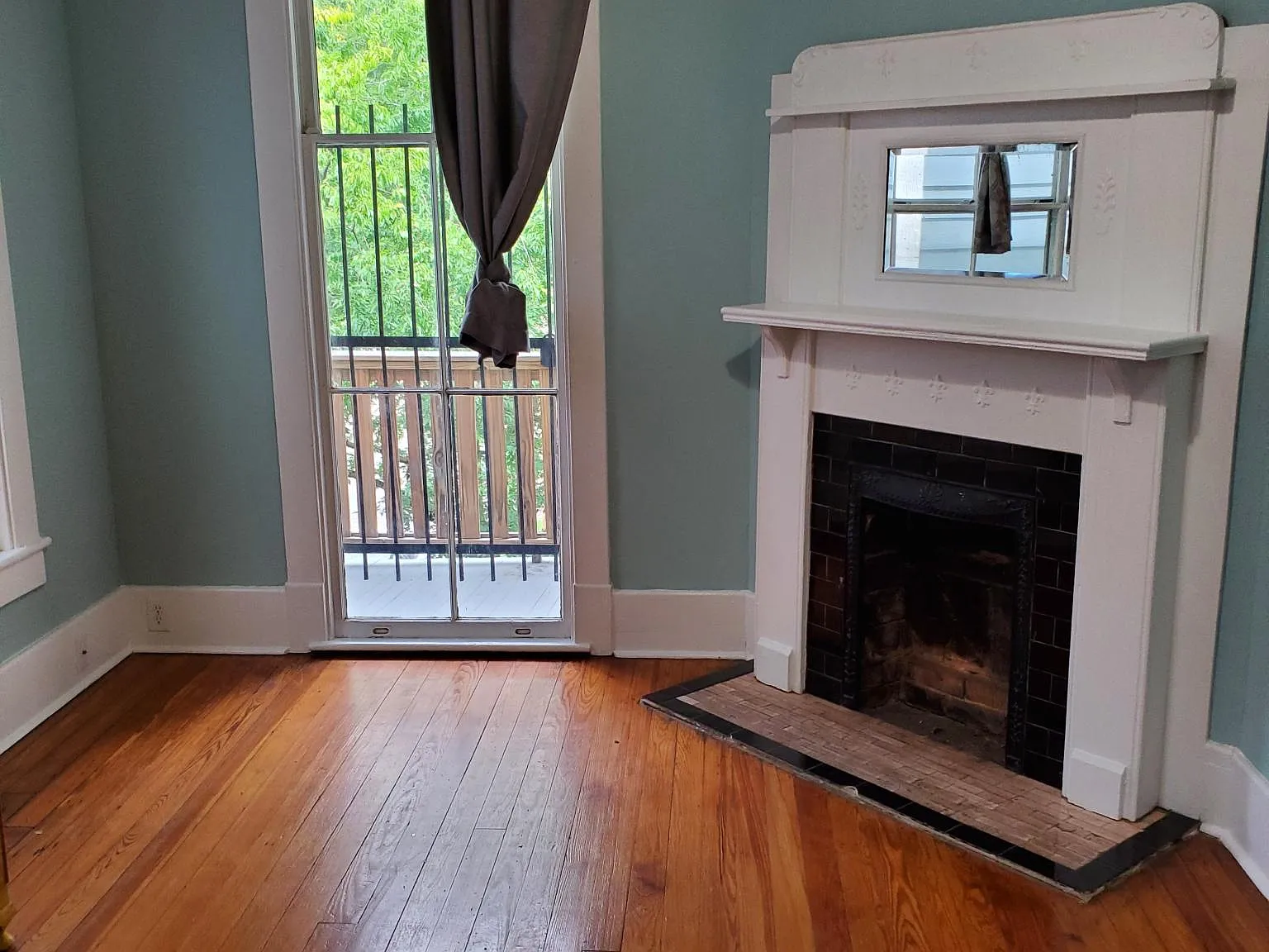 3 bed, 1800 sqft, $1,900 — Photo 1